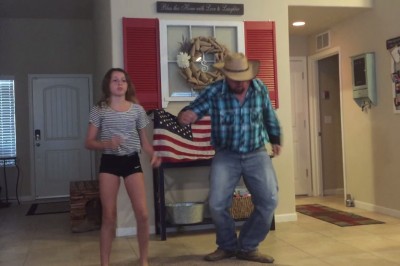 Zobacz jak ojciec postanowił wspomóc nastoletnią córkę. Super postawa.