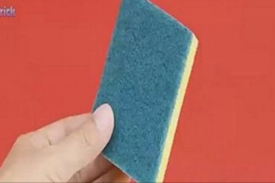 Jeśli masz w domu taką gąbkę, natychmiast włóż ją do zamrażarki! Pokochasz ten trik