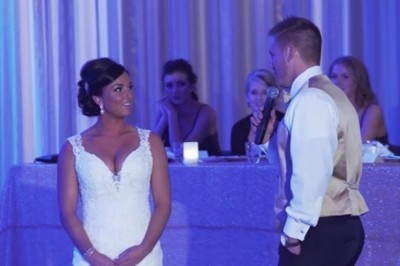 W czasie wesela mówi żonie, że teraz stworzą szczęśliwą rodzinę we 3 i wskazuje kogoś kto stoi za nią!