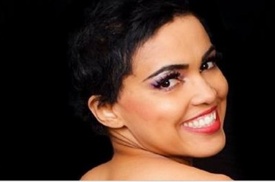 W wieku 44 lat uważam że jest zbyt atrakcyjna dla większości mężczyzn! Nie może znaleźć tego jedynego! 