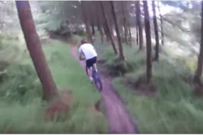   Parka poszła na całość za krzakami! Śmigasz z kolesiem rowerem po lesie, a tu taka akcja!