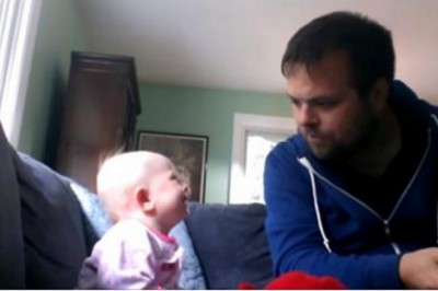 Rodzice zostawiają dziecko pod opieką wujka! W pewnym momencie maluch wybucha głośnym śmiechem!