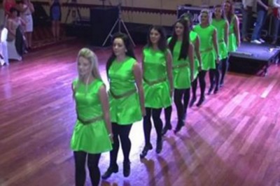 Byłam w swoim życiu na wielu weselach jednak takiego tańca nigdy nie widziałam! Ciekawe ile to ćwiczyły?