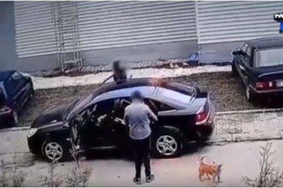   Rodzina wysiadła z samochodu pod Biedronką! To co zrobili później rozwścieczyło setki internautów!