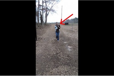 Zawsze gdy wraca ze szkoły, biegnie ją przywitać nietypowy przyjaciel! Ciężko uwierzyć w taką przyjaźń! 