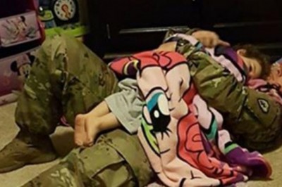 O 2 w nocy mama słyszy hałasy w pokoju córki! Gdy wchodzi tam zastaje ojczyma z dzieckiem w tej pozycji!