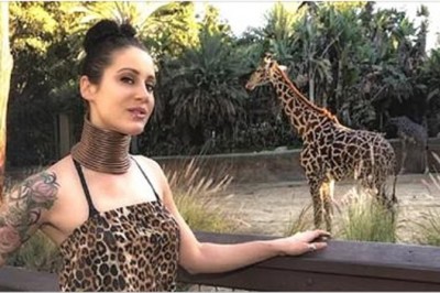 Pragnęła szyi jak żyrafa! Przez 5 lat rozciągała szyje metalowymi pierścieniami by uzyskać taki efekt! 