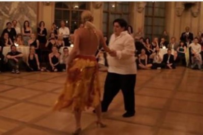  Śmiali się, że z taką nadwagą nie da siętańczyć! Gdy zaczął się ruszać wszyscy zaniemówili!