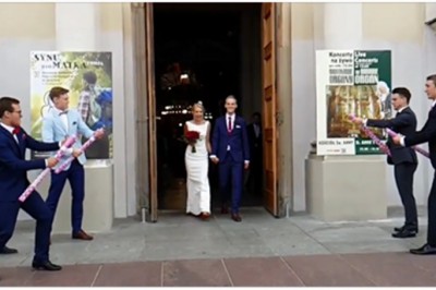 Idealnie zaplanowane wyjście państwa młodych z kościoła zostało zrujnowane przez ich głupotę! Zapamięta to na zawsze!  