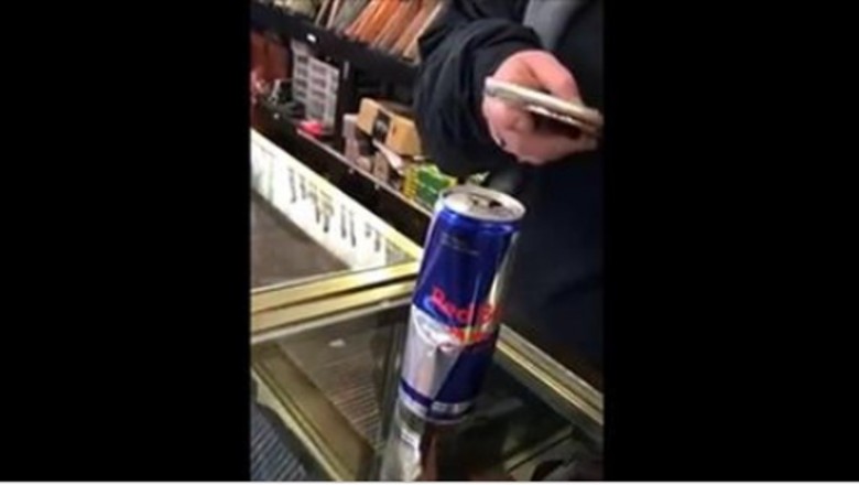 Ohydna „niespodzianka” w puszce Red Bulla! Sprawdzaj zanim się napijesz!