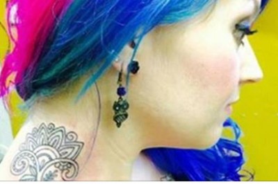 Kasjerka upokorzyła w supermarkecie młodą kobietę. Odpowiedź klientki doprowadza do łez