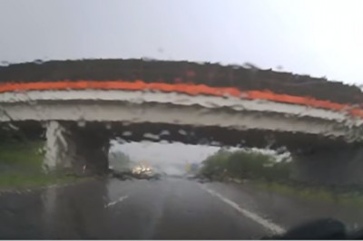 Tak się kończy jazda w deszczu 140 km/h! Nagranie z wypadku na autostradzie - Tarnów!