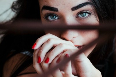 Jak stwierdzić czy ktoś jest narcyzem? Zwróć uwagę na jeden drobny element na jego twarzy! 