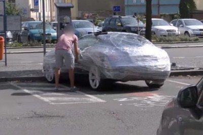 Zaparkował na miejscu dla inwalidów i jeszcze cwaniakował! Spotkała go idealna kara za to chamstwo!