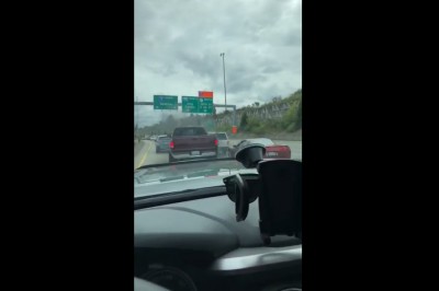 Jeżdżenie Corvettą ma swoje wady, gdy trafisz na typa w takim pickupie!