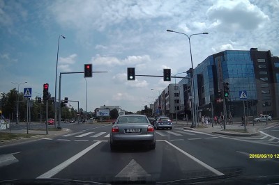 Szybka karma za jeżdżenie skuterem pod prąd w Kielcach! Miał fart, że tylko tak się skończyło!