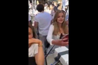 Nic nie miała pod bluzką kiedy strzelił w nią z gaśnicy! Konkretna akcja dziewczyn na koncercie!