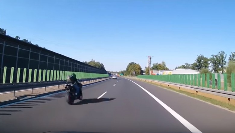 Bandyta drogowy w akcji! Gość ciśnie grubo ponad 200 km/h na S-52 - Bielsko-Biała!