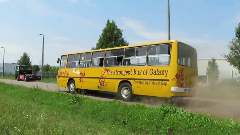 Drift autobusem na ulicy! Tak się wchodzi w zakręt Ikarusem!