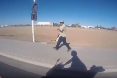 Wsiadaj stary podwiozę Cię! Super zachowanie motocyklisty względem przypadkowego kolesia!