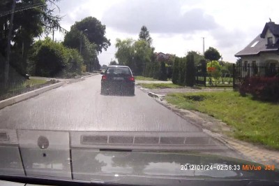 Dwa promile we krwi i jechał Golfem! Nagranie z zatrzymania pijanego gościa!