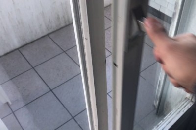 Zawrót głowy gwarantowany! Widok z balkonu pewnego szwajcarskiego hotelu, którego nie zapomnisz!