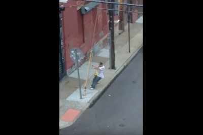 Konkretnie porobiony koleś vs policja! Trzeba wiedzieć kiedy ze sceny zejść :D