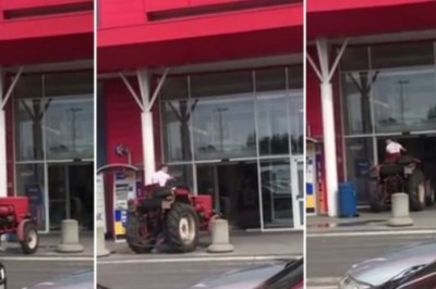 Nagranie jak gość wjechał do Tesco traktorem w Stalowej Woli! 