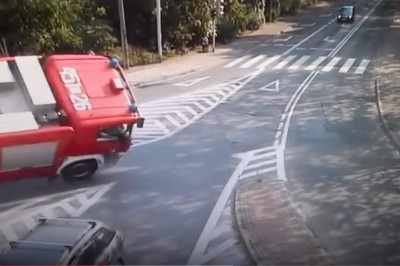 Nagranie z wypadku wozu strażackiego w Gliwicach jadącego na akcję!