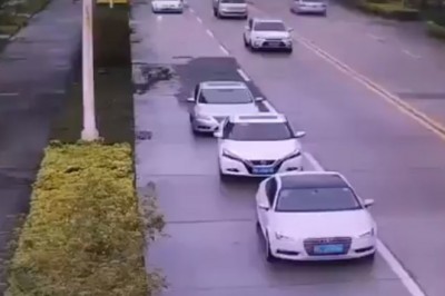 Wielkie szczęście kierowcy Audi! Spadła na niego ogromna rura!