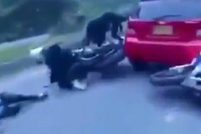 Nagranie z wypadku grupy motocyklistów na wyjeździe z tunelu! Ku przestrodze! 