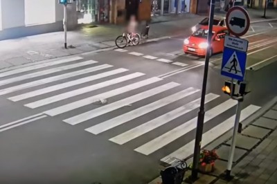 Nagranie z wypadku rowerzysty, który jechał pod prąd i skończył pod kołami auta - Gliwice