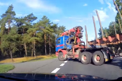 Jedziesz sobie spokojnie DK10,  a tu nagle kierowca ciężarówki odwala taką akcję!