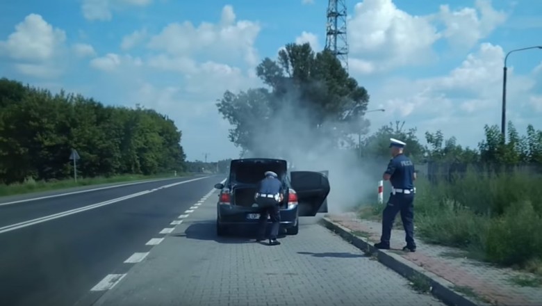 Pożar radiowozu drogówki! Wszyscy mieli ich gdzieś, a policja nawet nie miała gaśnicy!