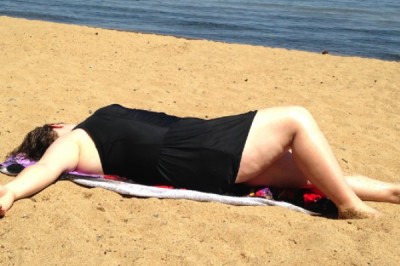 Syn w tajemnicy zrobił zdjęcie mamy na plaży! Kiedy zobaczyła tą fotografię chciała ją skasować! 