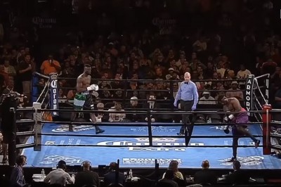 Wystarczyło spojrzenie w oczy! Bokser ucieka z ringu po gongu rozpoczynającym walkę!  