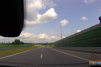 Mało brakowało do czołówki. Nagranie z wjazdu kierowcy pod prąd na S51