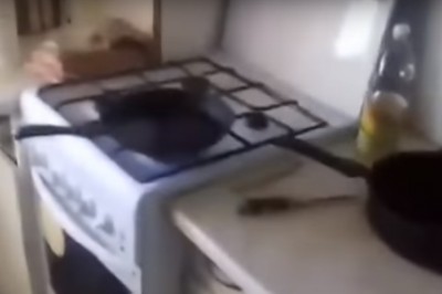 Gimbus i jego „eksperyment” z wodą i rozgrzanym olejem