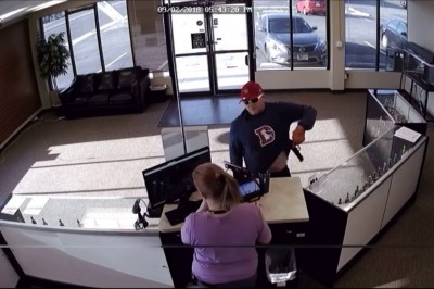 Aż mu spodnie spadły. Tak żenującego napadu na sklep jeszcze nie było