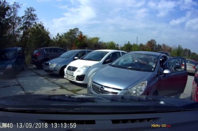 Nagrał jak wandal niszczy mu samochód. Nie zauważył kamery w aucie