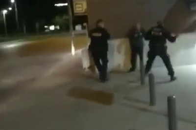 Film z brawurowej akcji zatrzymania nożownika we Wrocławiu przez policjantów