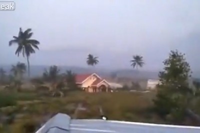 Niesamowite nagranie z trzęsienia ziemi w Indonezji. Ludzie nie wiedzieli gdzie uciekać