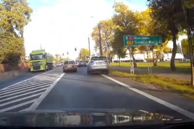 Ja mam SUVa więc mogę wszystko. Żenująca jazda Seby, któremu bardzo się spieszyło