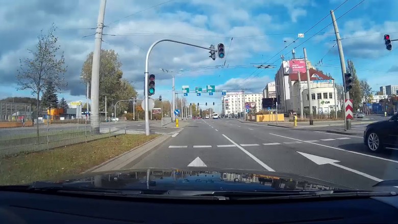 Nagranie z mocnej kolizji na ulicach Gdyni. Tak to się właśnie kończy