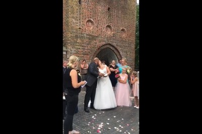 Gołębi protest. Młoda para mocno zdziwiona nietypową akcją po ślubie