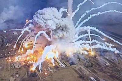 Nagranie z ogromnego pożaru składu amunicji na Ukrainie