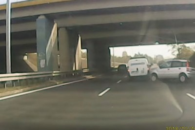 Tak wygląda awaryjne hamowanie z niesprawnym układem zakończone jazdą bokiem