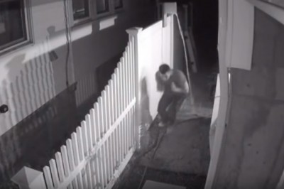 Miał dość imprezowiczów załatwiających się pod jego domem. Wpadł na genialny pomysł