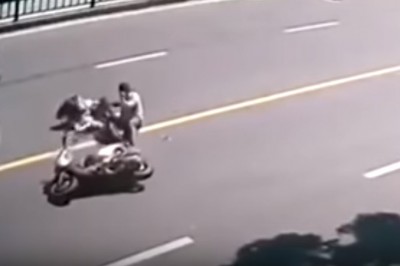 Cała rodzina na skuterze bez kasków. Niewiele brakowało do nieszczęścia