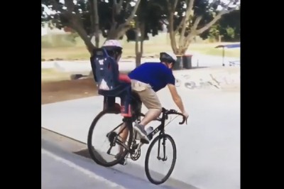 Ojciec roku postanowił wybrać się z dzieckiem na przejażdżkę rowerem